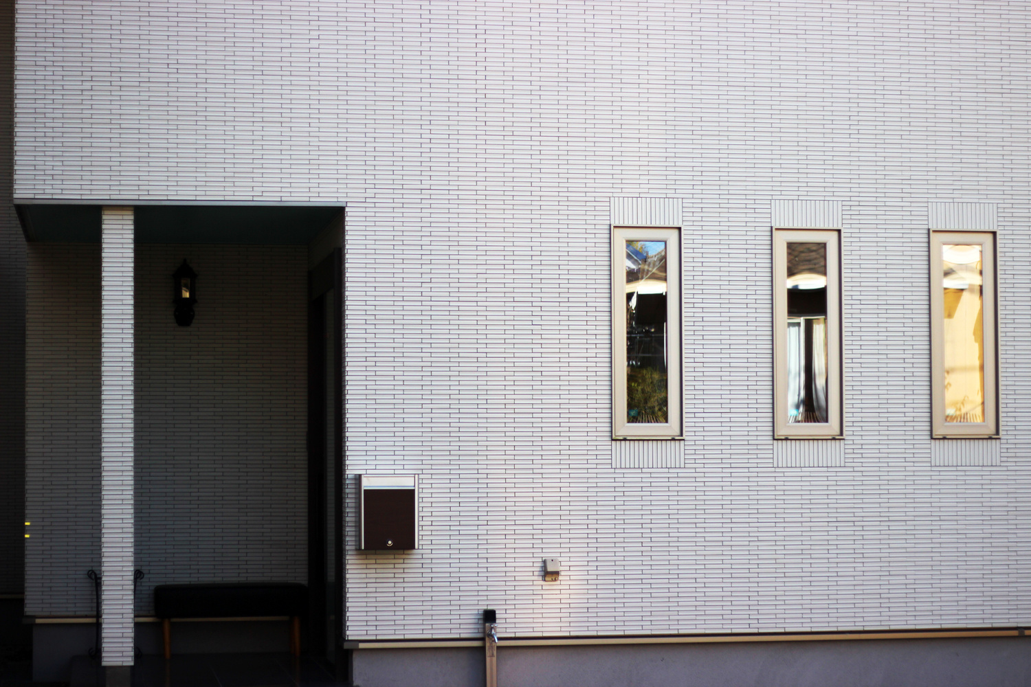 FIX窓をふんだんに使用