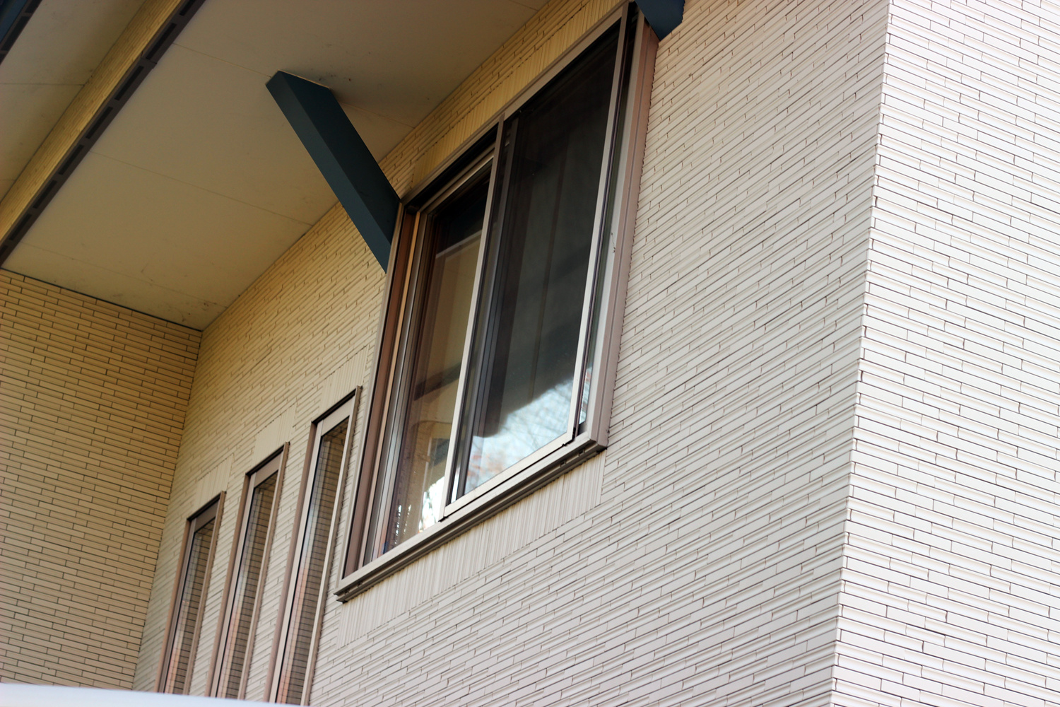 FIX窓日差しを逃さない建物